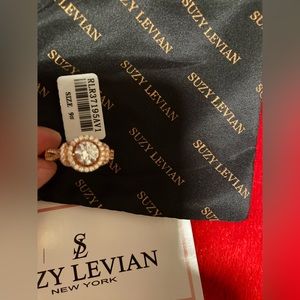 Women’s size 9 Suzy Levian Ring Nwts